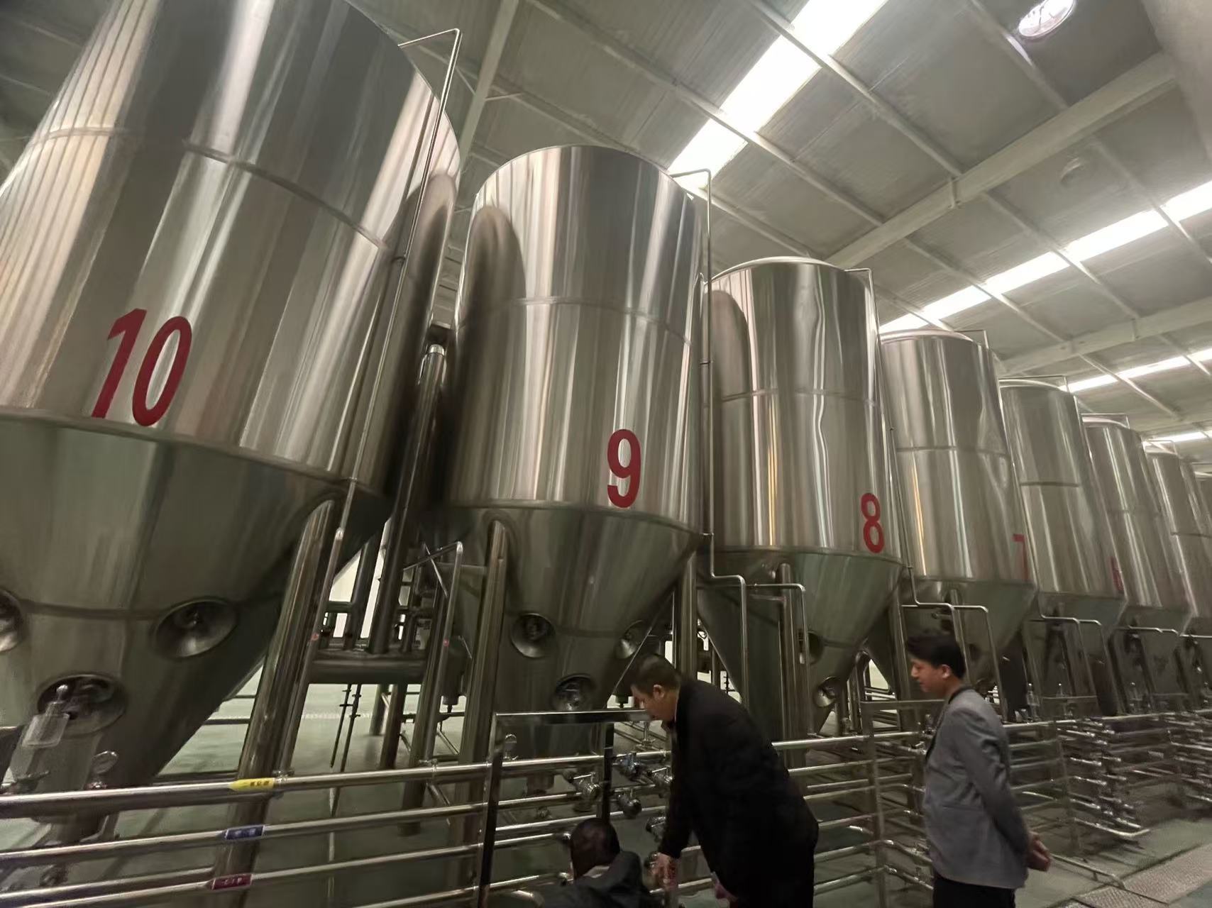 沙坡头精酿啤酒设备厂—平面布置、设备设计、制造、调试、培训等一条龙服务